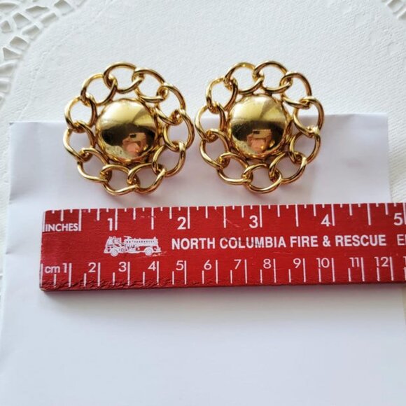 Vintage MONET clip-on Earrings, Statement piece Flower shaped Goldtone - Picture 3 of 5